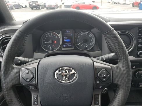 Used 2020 Toyota Tacoma TRD Sport image 13