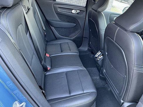 Certified 2025 Volvo XC40 B5 Plus AWD/4WD image 19