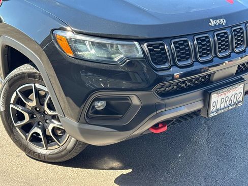 Certified 2024 Jeep Compass Trailhawk AWD/4WD image 6