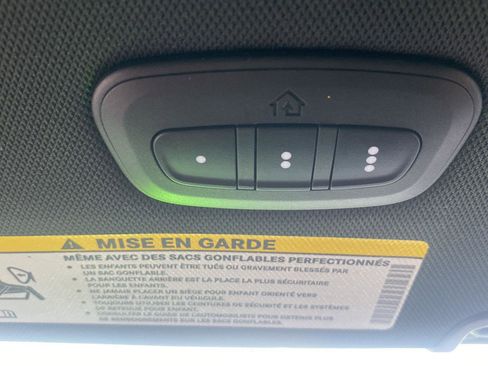 Certified 2025 Chrysler Pacifica Select image 21