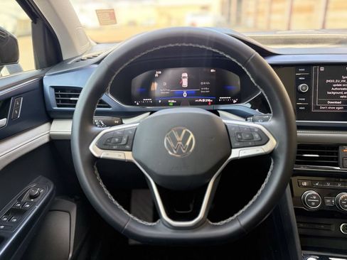 Used 2024 Volkswagen Taos SE FWD image 15