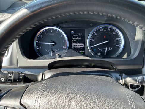 Used 2019 Toyota Highlander XLE FWD image 22
