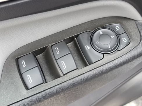 Used 2023 Chevrolet Equinox LS w/ LS Convenience Package FWD image 18