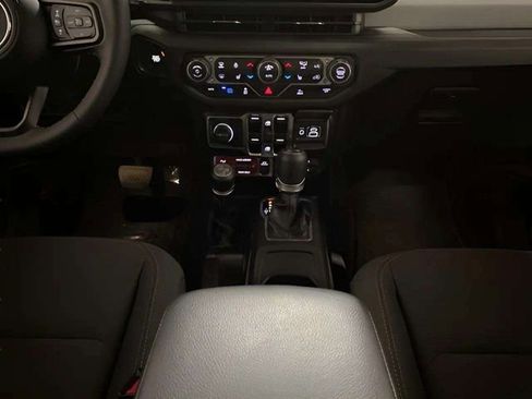 Used 2024 Jeep Wrangler Unlimited image 20