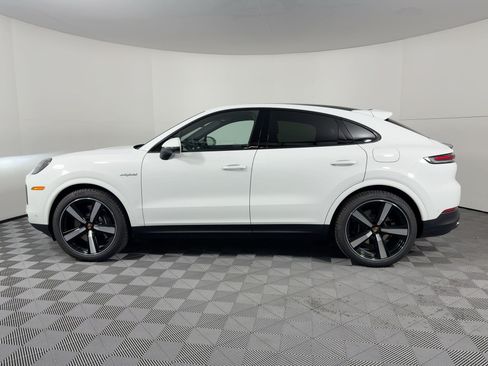 Certified 2026 Porsche Cayenne E-Hybrid Coupe AWD/4WD image 2