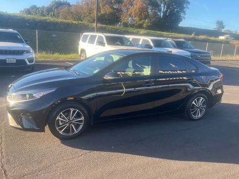 Used 2023 Kia Forte LXS w/ LXS Technology Package image 7