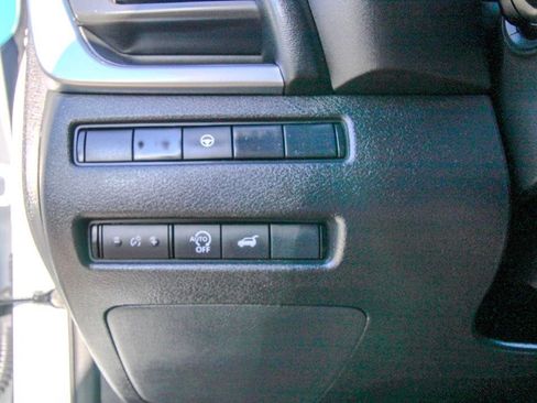 Used 2024 Nissan Rogue SV FWD image 18