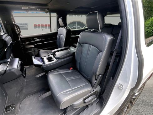 Certified 2025 Jeep Grand Wagoneer Series II Obsidian w/ Quick Order Packagew 28T AWD/4WD image 25