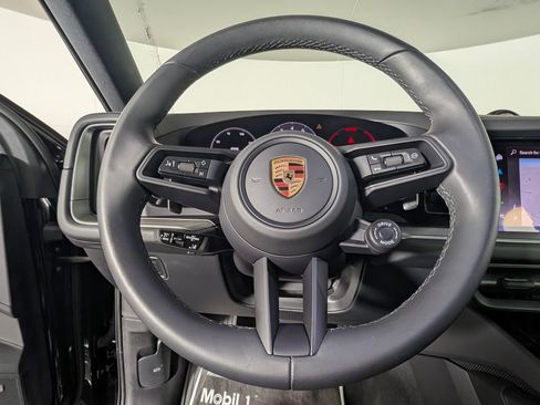 Certified 2025 Porsche Cayenne Coupe image 38