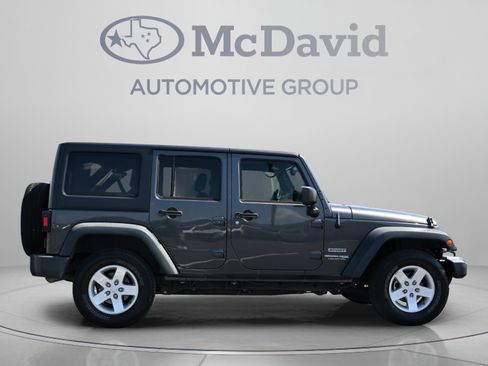 Used 2018 Jeep Wrangler Unlimited Sport S AWD/4WD image 9