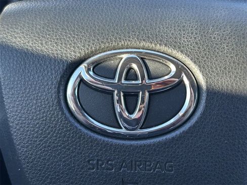 Certified 2022 Toyota Highlander Platinum image 41