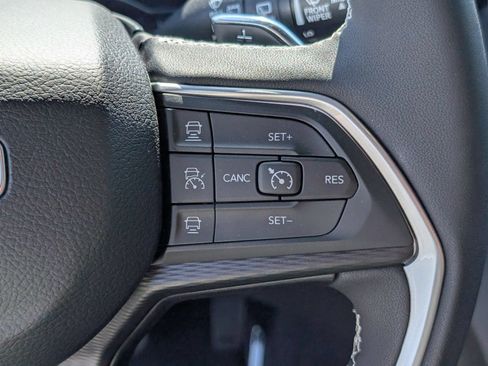 Used 2025 Jeep Grand Cherokee L Altitude AWD/4WD image 18