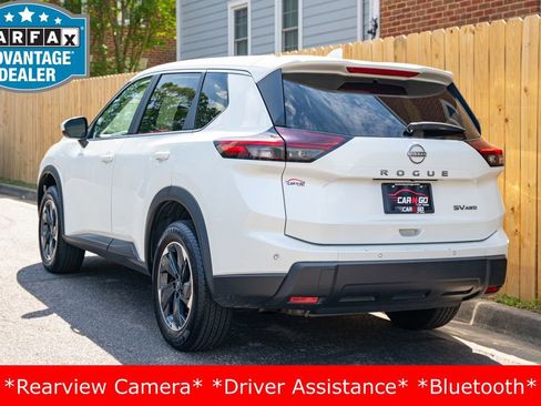 Used 2024 Nissan Rogue SV image 9