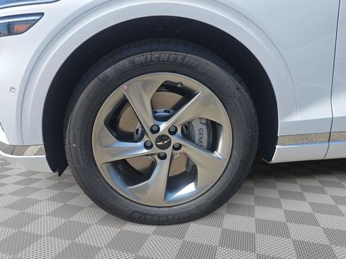 New 2026 Genesis GV70 2.5T Advanced AWD/4WD image 9