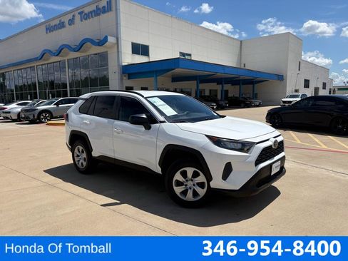 Used 2020 Toyota RAV4 LE FWD image 1