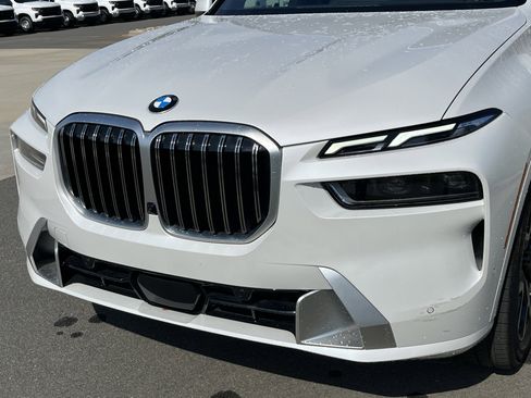Used 2024 BMW X7 xDrive40i w/ Premium Package AWD/4WD image 11