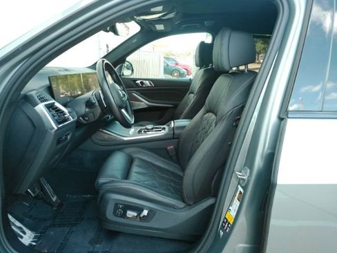 Used 2023 BMW X7 xDrive40i w/ M Sport Package AWD/4WD image 12