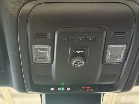 Used 2024 GMC Yukon SLT AWD/4WD image 24