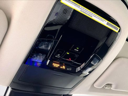 Used 2023 Lexus RZ 450e Premium image 33