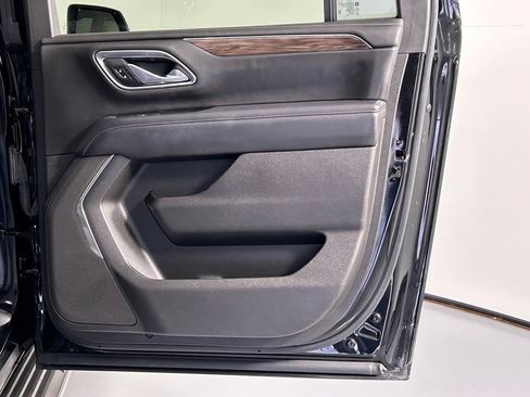 Used 2021 Chevrolet Suburban LS w/ Driver Alert Package RWD image 12