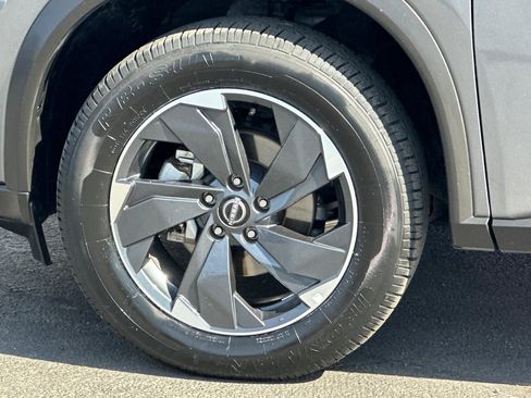 Used 2025 Nissan Rogue SV AWD/4WD image 26