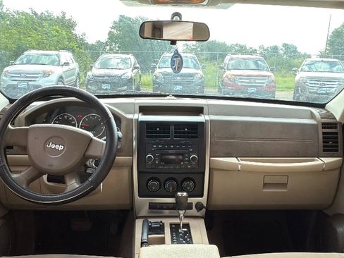 Used 2009 Jeep Liberty Sport image 27