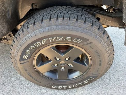 Used 2012 Jeep Wrangler Sahara AWD/4WD image 11