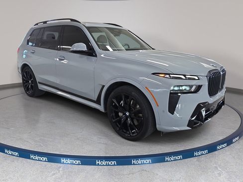Used 2024 BMW X7 xDrive40i w/ M Sport Package AWD/4WD image 4