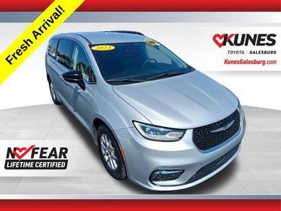 Used 2024 Chrysler Pacifica Touring-L