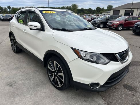 Used 2017 Nissan Rogue Sport SL w/ SL Premium Package AWD/4WD image 3