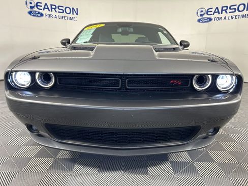 Used 2017 Dodge Challenger R/T image 3