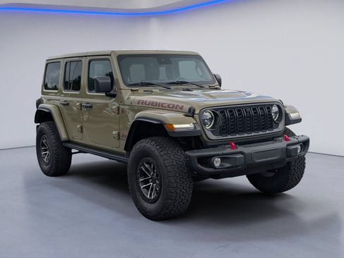 Used 2025 Jeep Wrangler Unlimited Rubicon AWD/4WD image 5