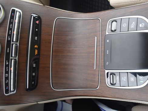 Used 2021 Mercedes-Benz GLC 300 4MATIC image 25