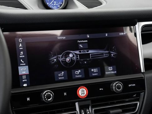 Used 2025 Porsche Macan image 19