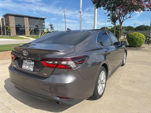 Certified 2022 Toyota Camry XLE FWD image 5