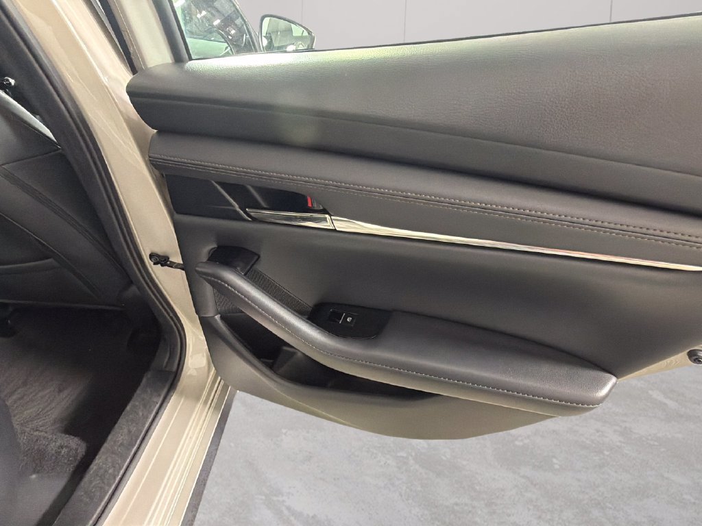 Used 2023 MAZDA MAZDA3 s FWD image 33
