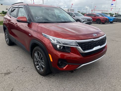 Used 2021 Kia Seltos S AWD/4WD image 1