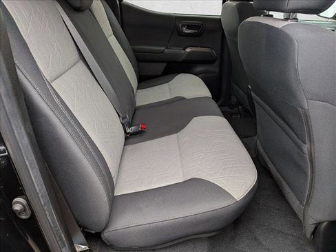 Used 2022 Toyota Tacoma TRD Off-Road image 17