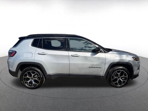 Used 2025 Jeep Compass Limited image 15
