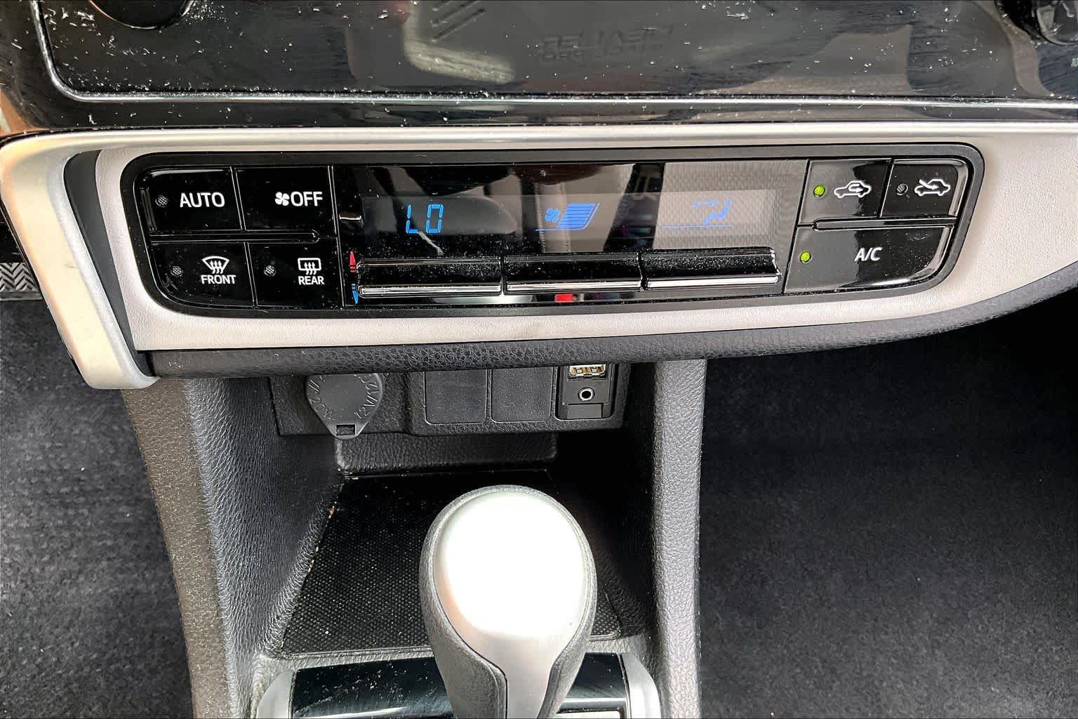 Used 2018 Toyota Corolla LE FWD image 33