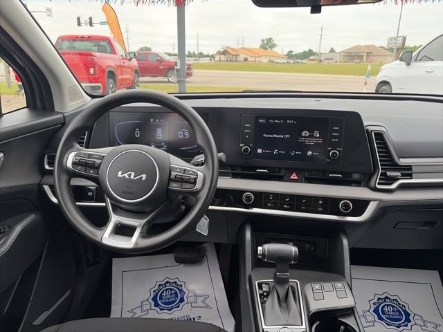 Used 2025 Kia Sportage LX AWD/4WD image 14