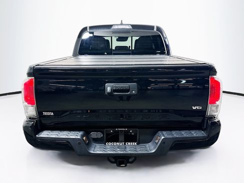 Used 2019 Toyota Tacoma Limited RWD image 4