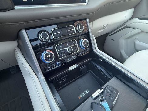 Used 2023 GMC Yukon XL Denali AWD/4WD image 5