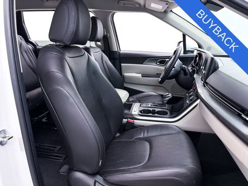 Used 2024 Kia Carnival LX FWD image 31
