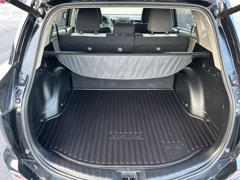 Used 2018 Toyota RAV4 XLE image 5