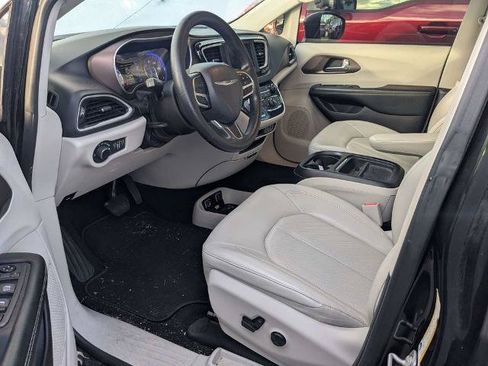 Used 2021 Chrysler Voyager Lxi FWD image 4