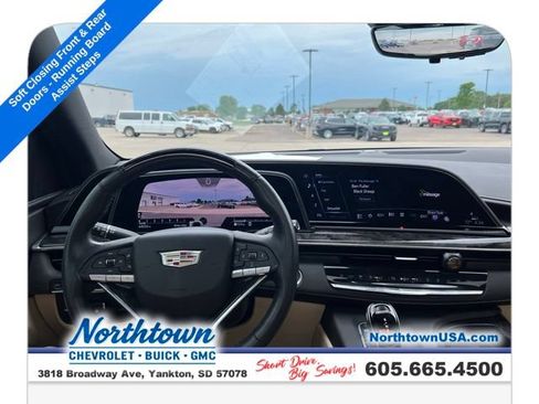 Used 2022 Cadillac Escalade Premium Luxury w/ Performance Package AWD/4WD image 15