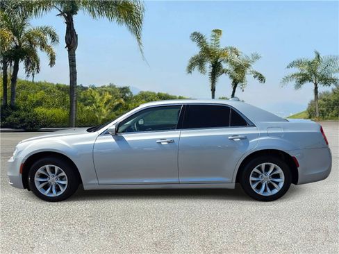 Certified 2023 Chrysler 300 Touring RWD image 2