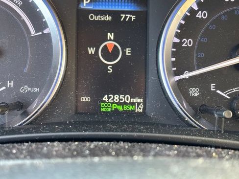 Used 2017 Toyota Highlander Limited Platinum AWD/4WD image 16