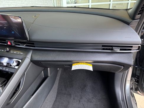 Certified 2025 Hyundai Elantra SEL FWD image 28